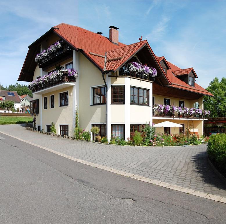 Апартаменты Gaestehaus Am Sonnenhang Erbendorf Экстерьер фото